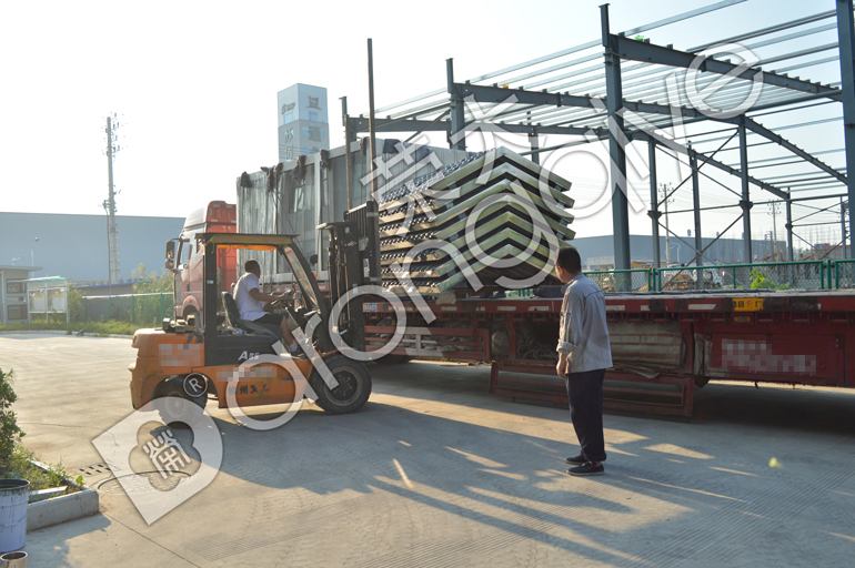 安徽公交候車亭裝車圖二