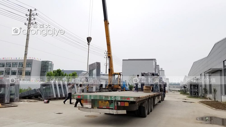 公交候車亭裝車