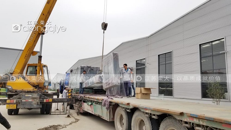 公交候車亭裝車圖